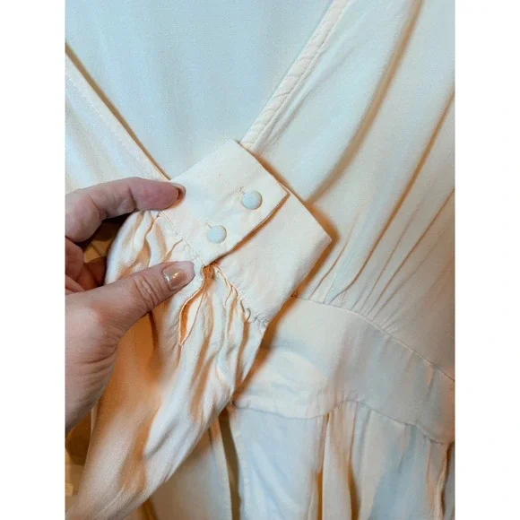 YAS Cream V Neck Button‎ Cottage Peplum Blouse Long Sleeve Women's Size Large - Picture 3 of 8